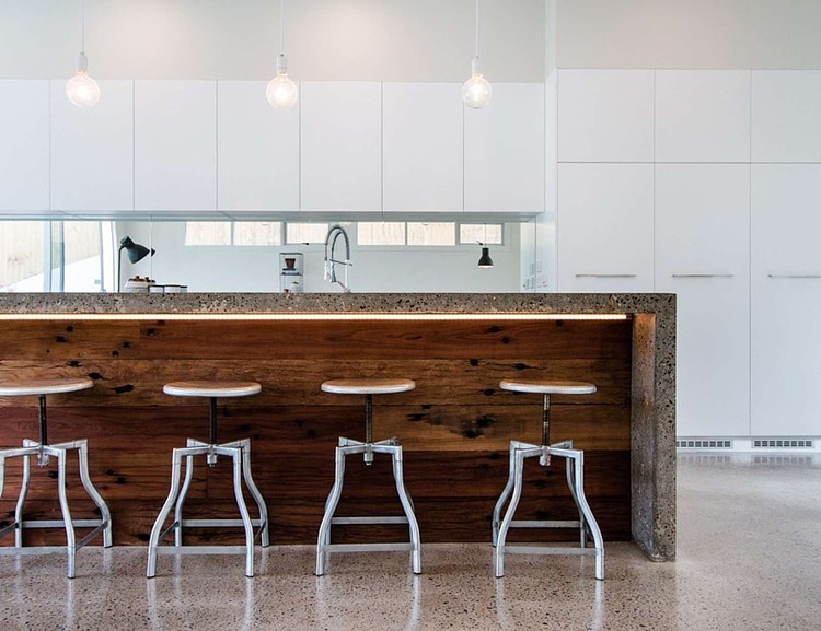 House in Oyster Bay by Couvaras Architects