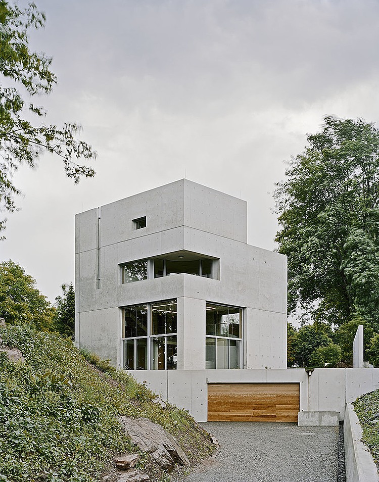Hexahedron House by Architekturbüro Stocker