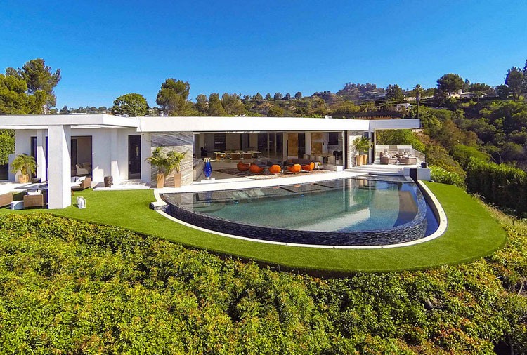 House in Beverly Hills by Ferrugio Design + Associates