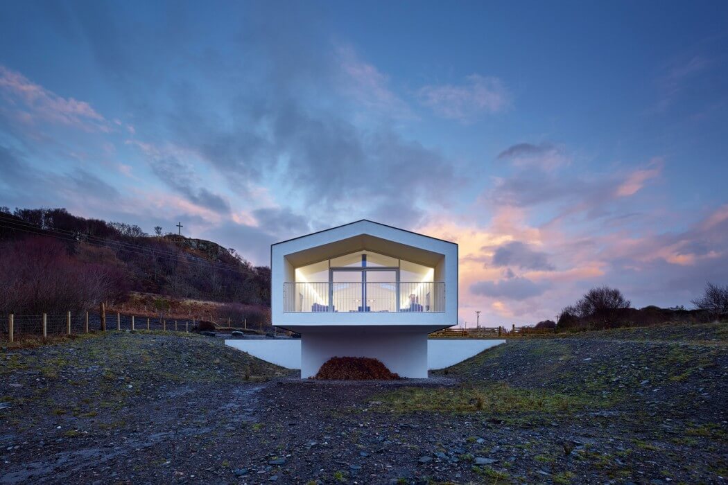 Beach House by Dualchas Architects
