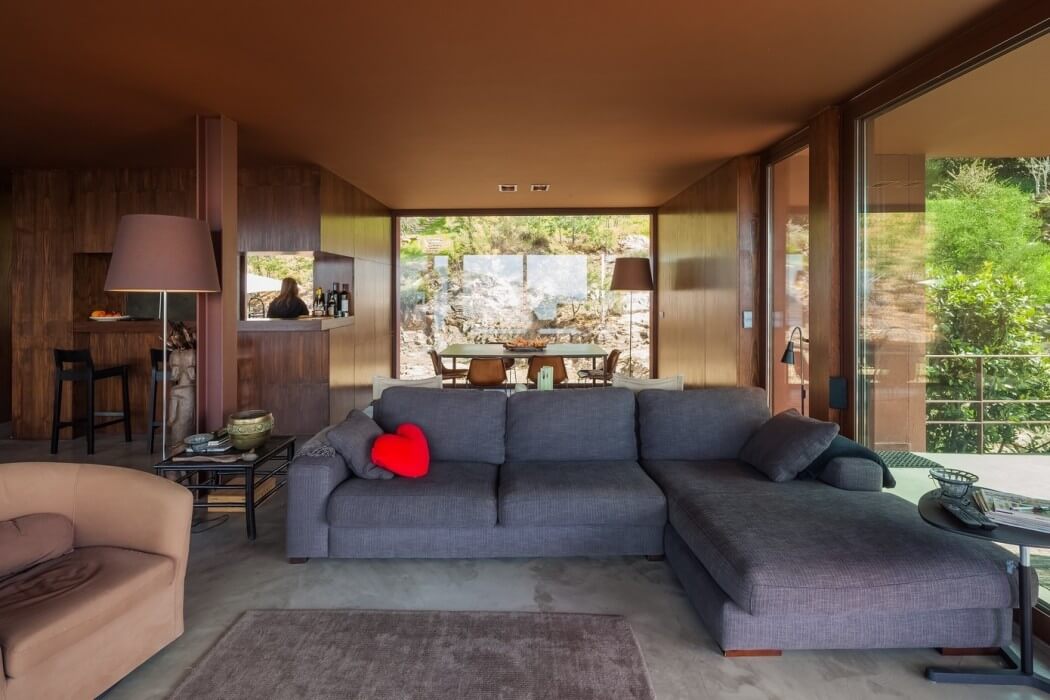 Casa de Seixas by Castro Calapez Arquitectos