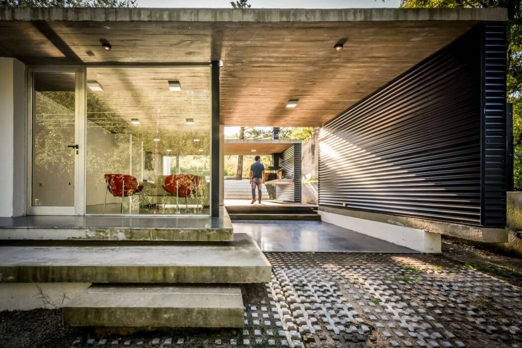 Suburban House by STC Arquitectos
