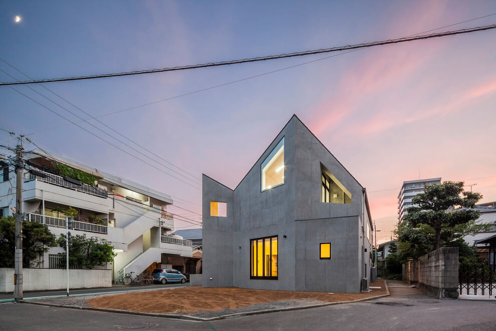 Futuristic House futuristic housezoya design office | homeadore Futuristic House futuristic housezoya design office | homeadore