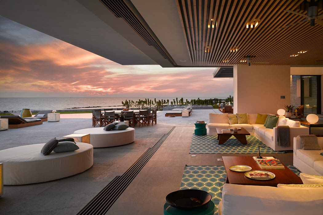 Private Residence by Ezequiel Farca