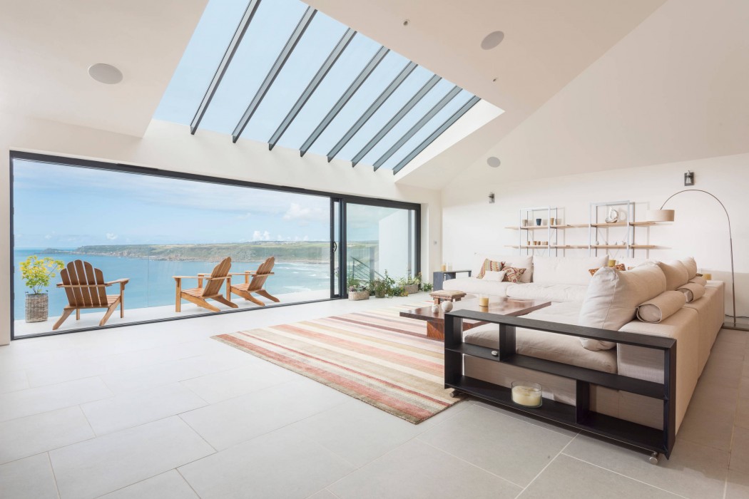 Contemporary Dwelling by Laurence Associates
