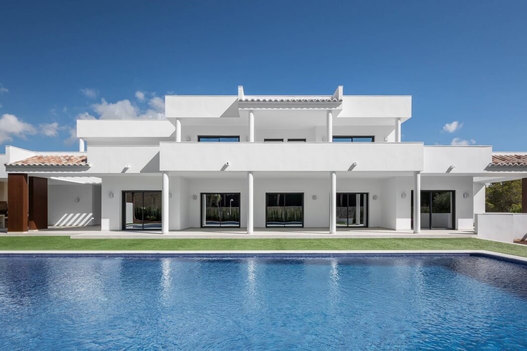 Luxury Villa in Moraira by Laura Yerpes
