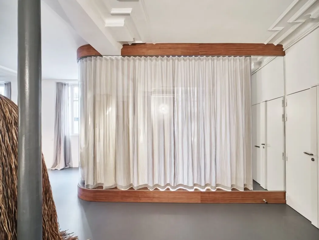 009-glass-walnut-loft-cut-architectures-1050x788.webp