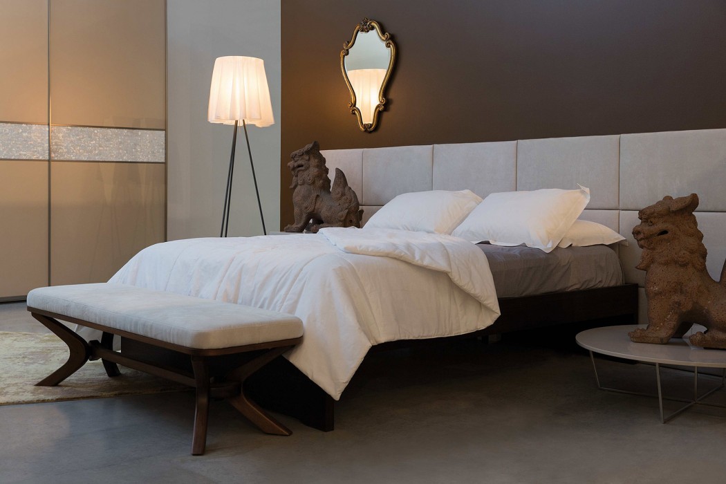 Playful Showroom by Henrique Steyer