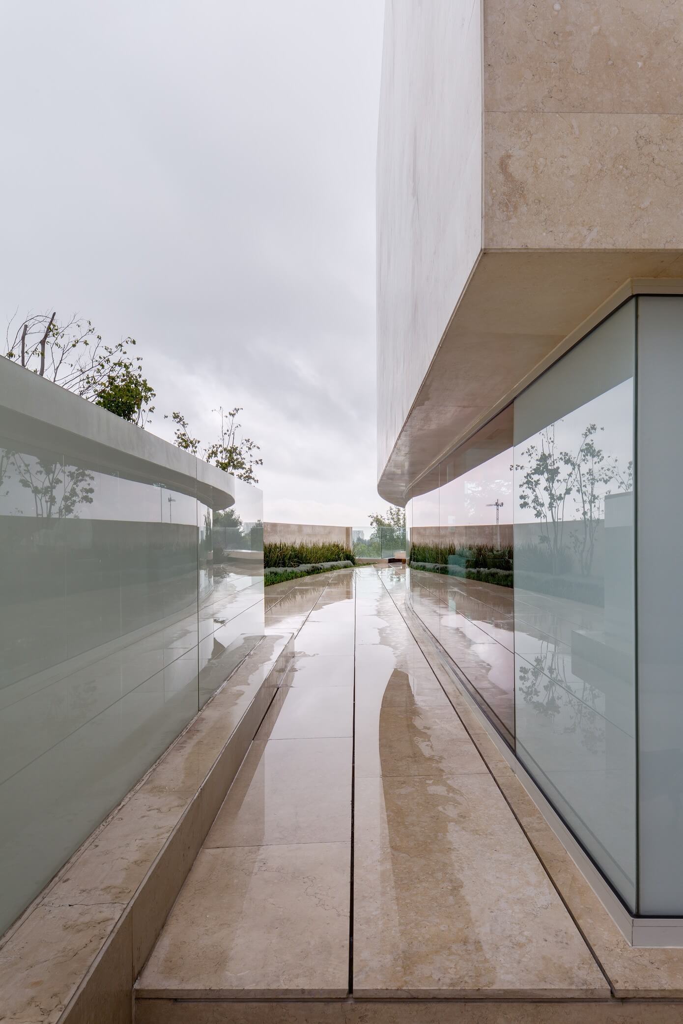 Country Club Residence by Migdal Arquitectos