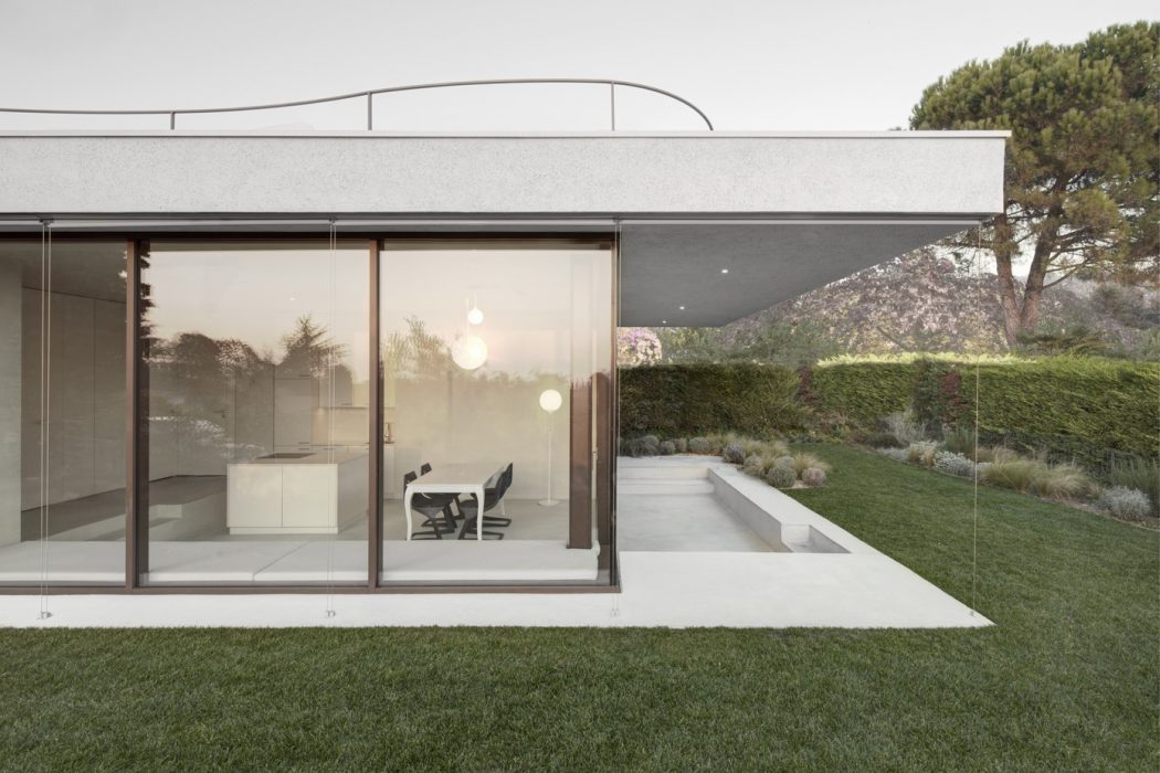 House at Lake Garda by Pedevilla Architekten