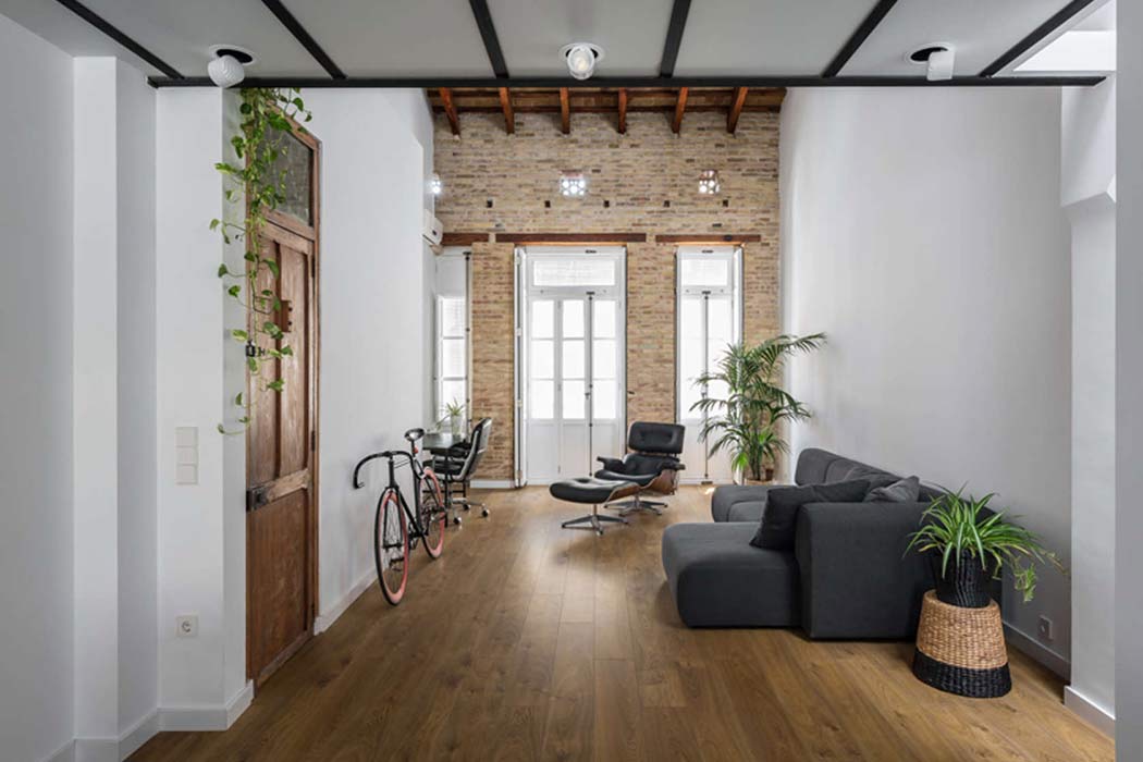 Loft Renovation by Ambau Taller D’arquitectes