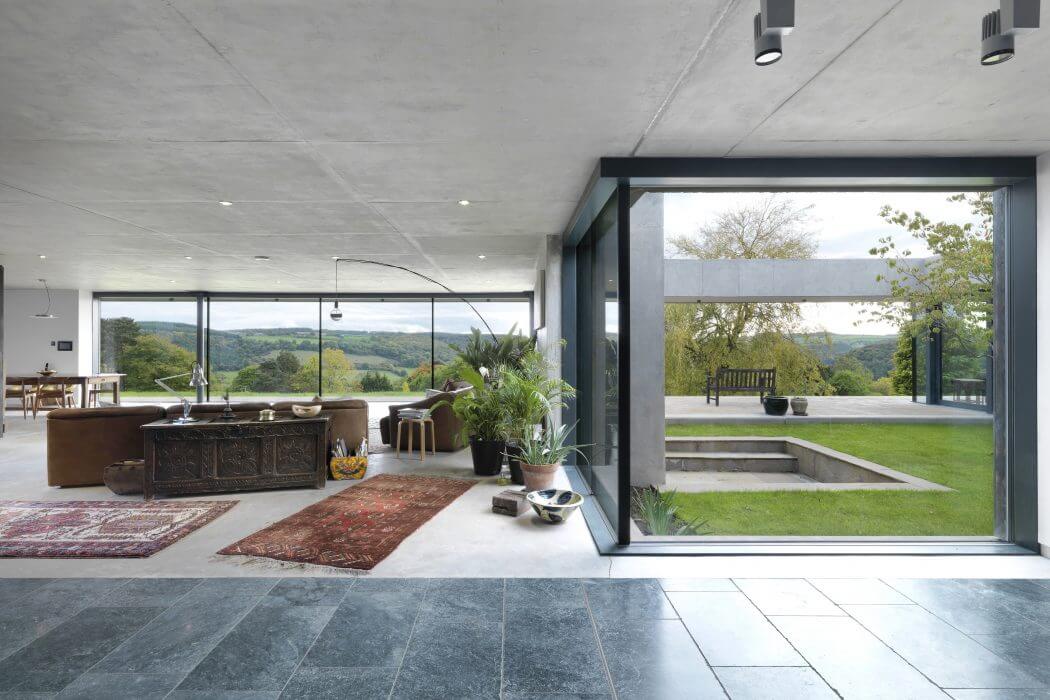 Outhouse Gloucestershire by Loyn and Co Architects