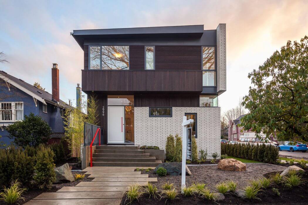 House in Vancouver by Randy Bens - 1