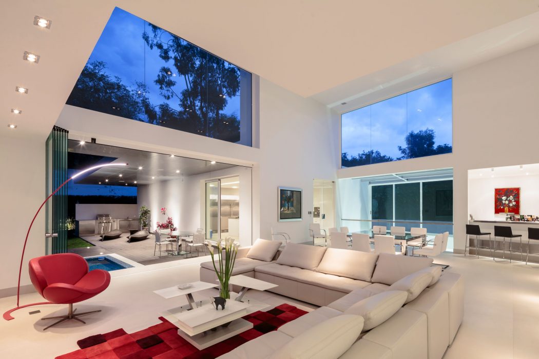 Contemporary House by Diego Guayasamin Arquitectos