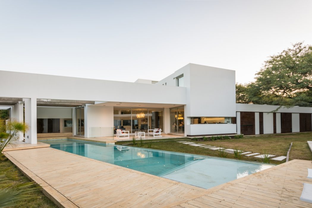 MOOE House by FCP Arquitectura
