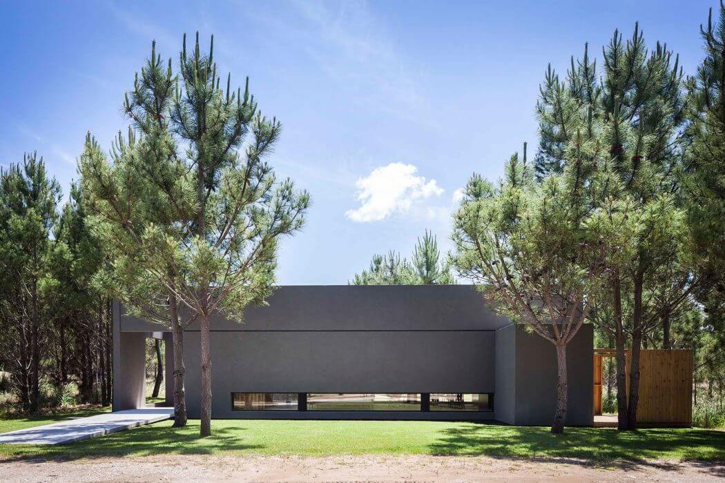 Modern Beach House by Estudio PKa