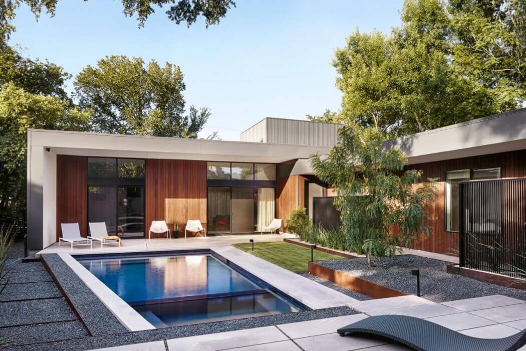 House in South Lamar by JGB Custom Homes