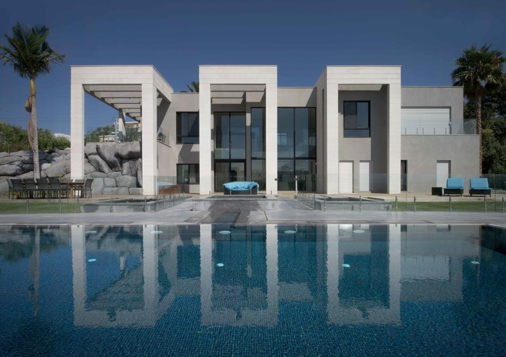 House on The Hill by Corinne Levi Architecture
