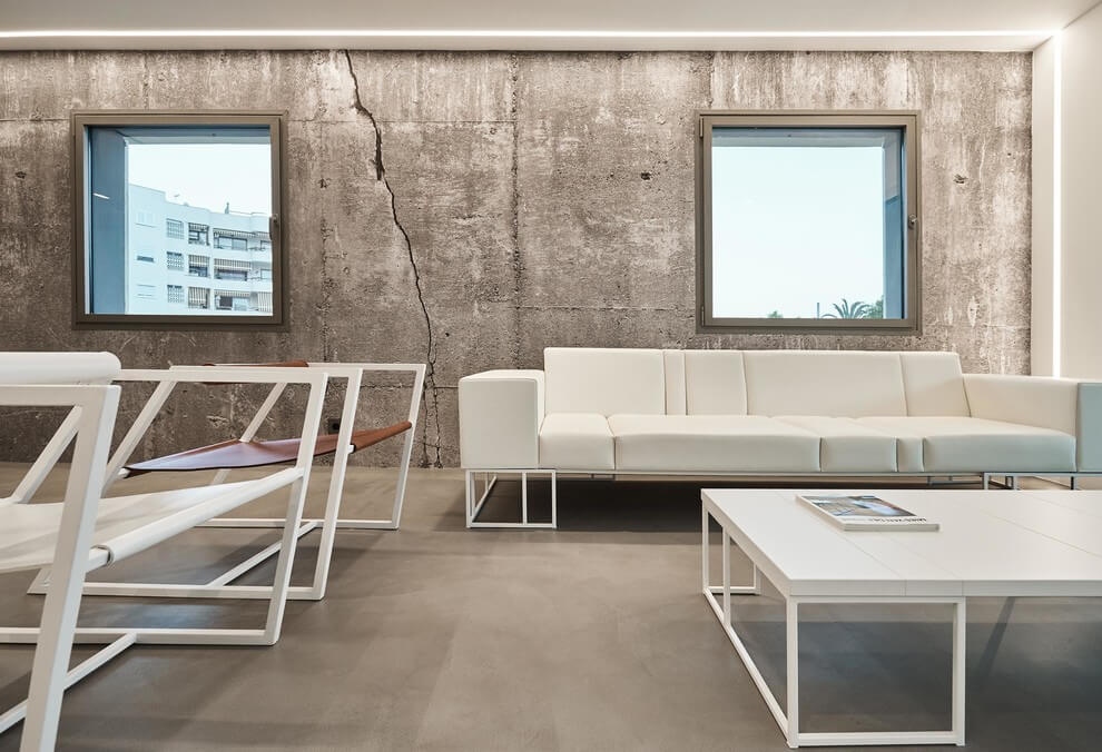 Home in Puerto de Alcudia by Minimal Studio