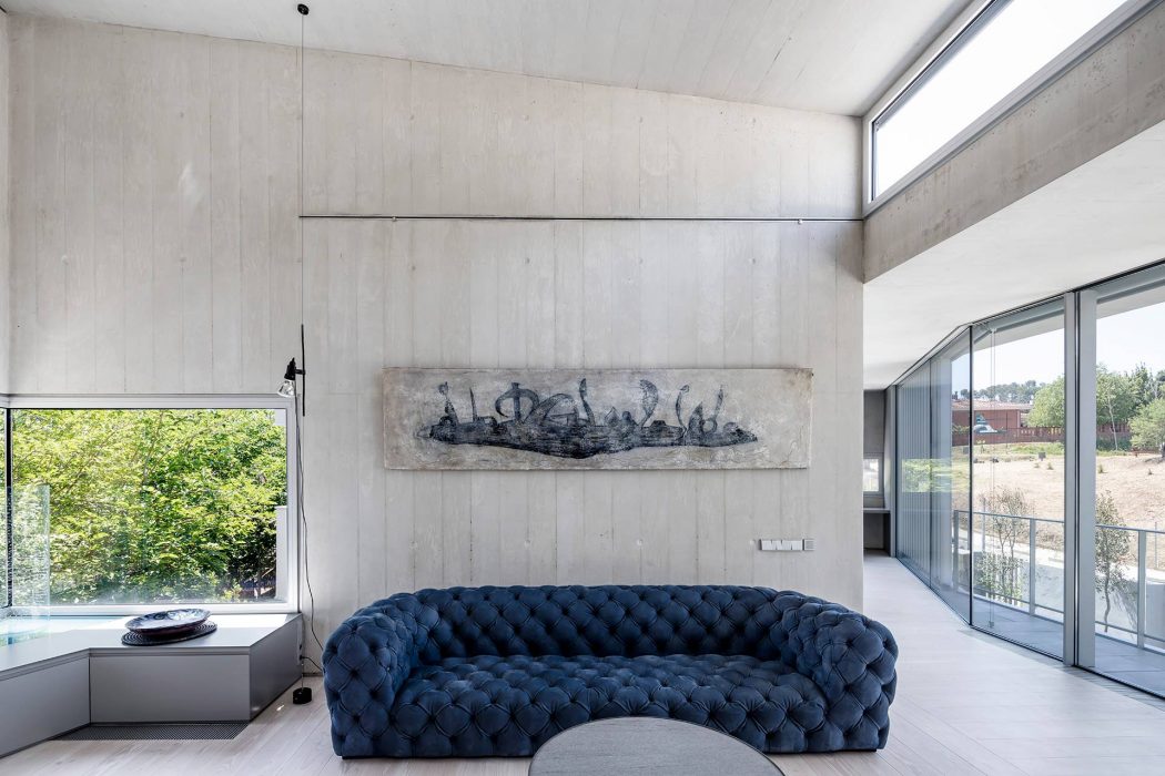 Contemporary Home by 05 AM Arquitectura