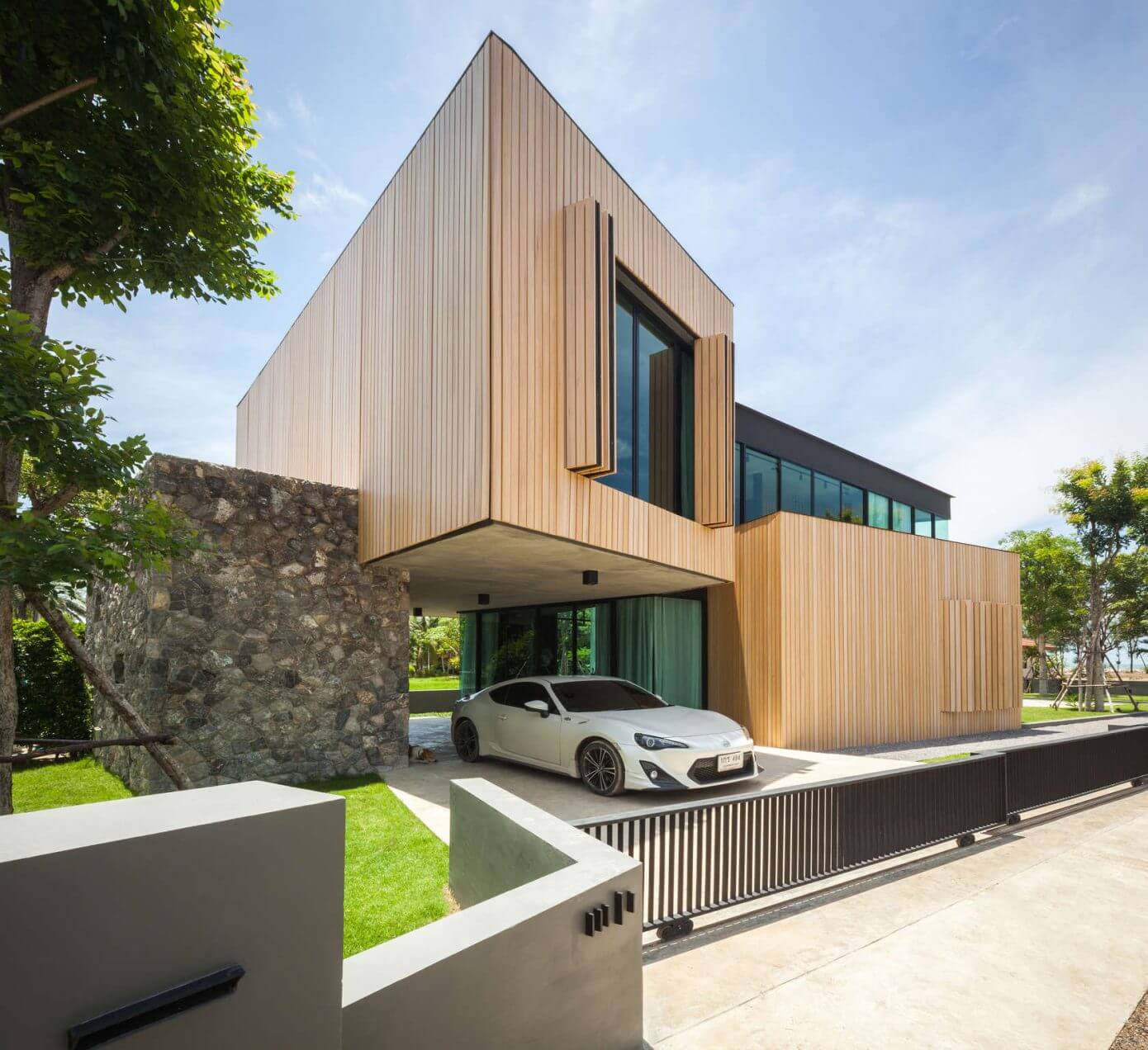T House by IDIN Architects