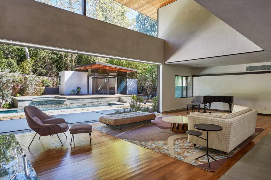 Mandeville Canyon Home by Jesse Bornstein