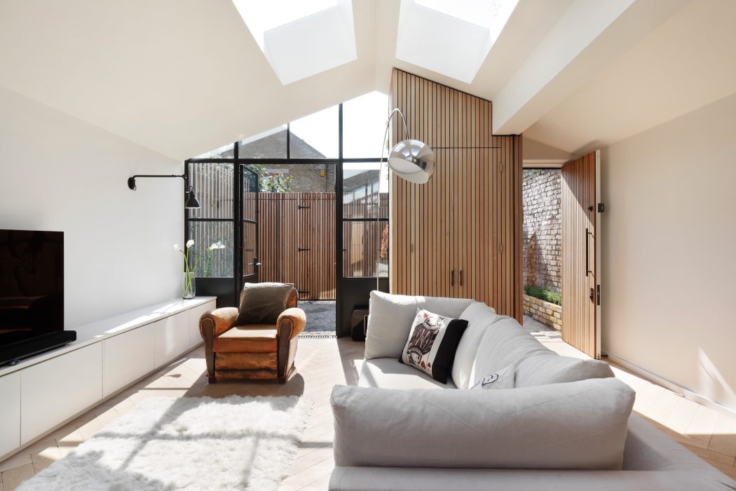 Courtyard House by De Rosee Sa