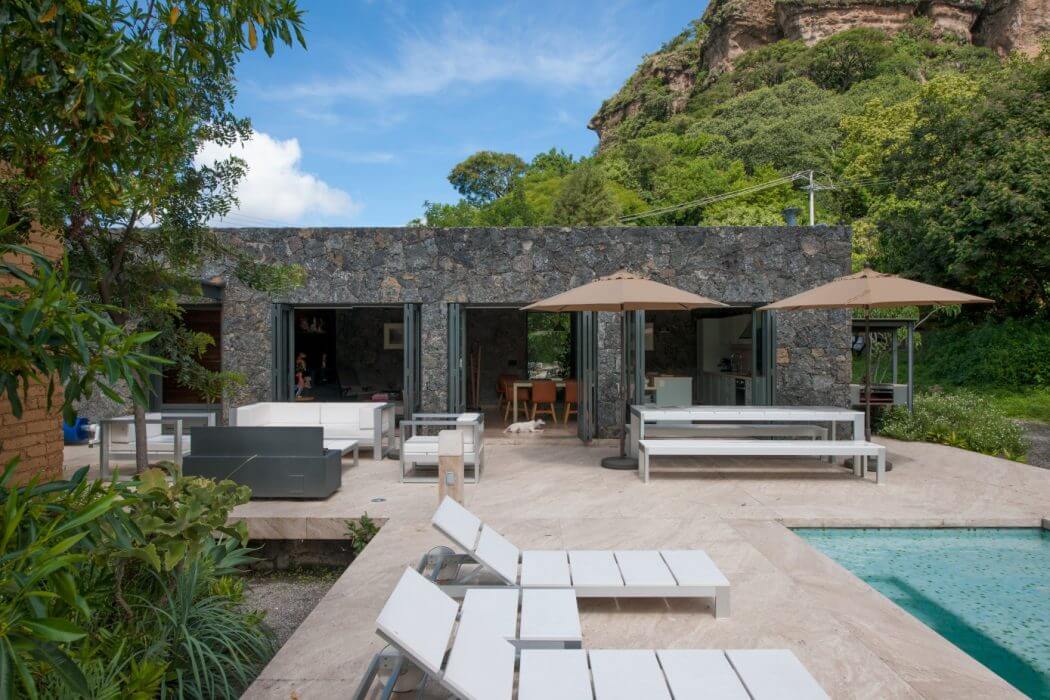 Mozoquila House by Vieyra Arquitectos