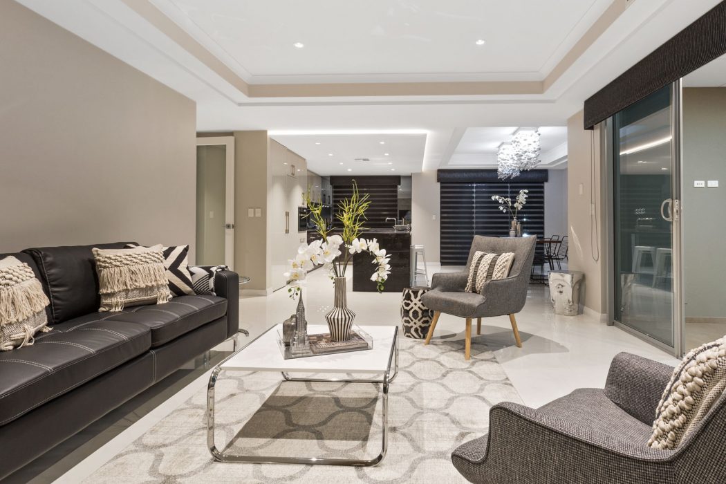 Contemporary House by Mr Home Staging & Design