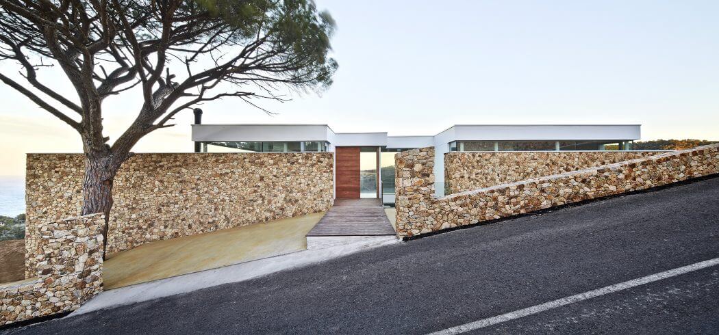 House in Costa Brava by Pepe Gascón Arquitectura - 1