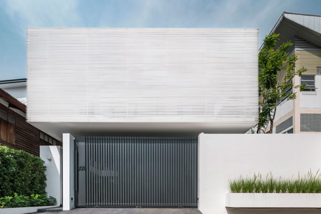 Y House by Anonym