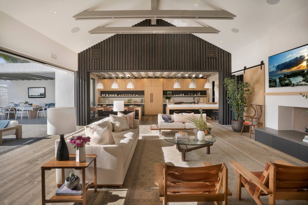 Residence in Newport Beach by KRS Development