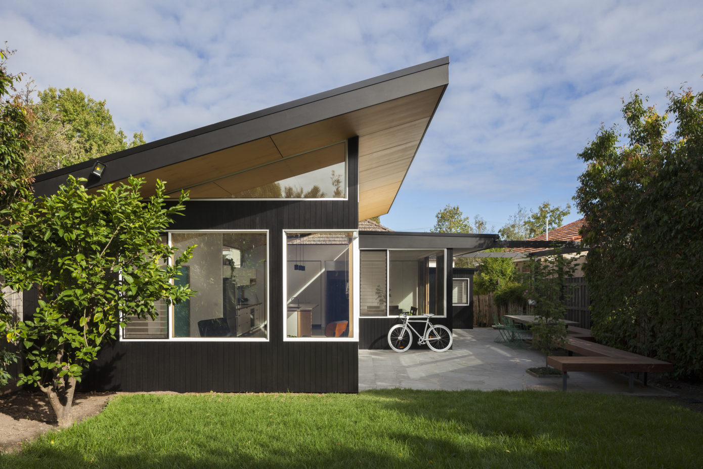 Mont Albert B&W House by Ben Callery Architects