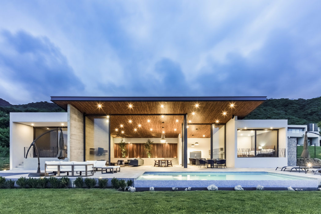 Casa Lago by Farq Arquitectos