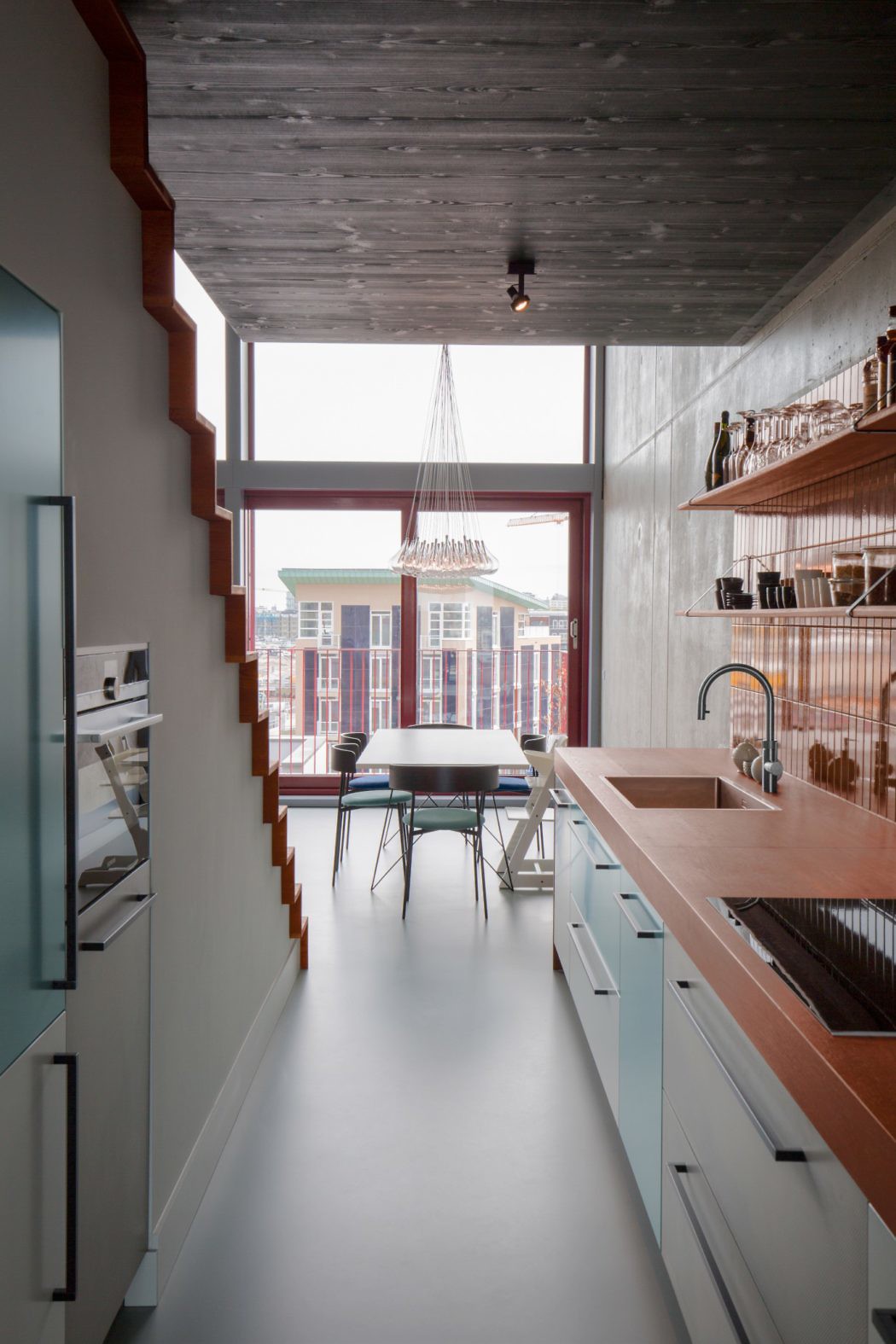 002-loft-in-amsterdam-by-studiomfd-1050x1575.jpg