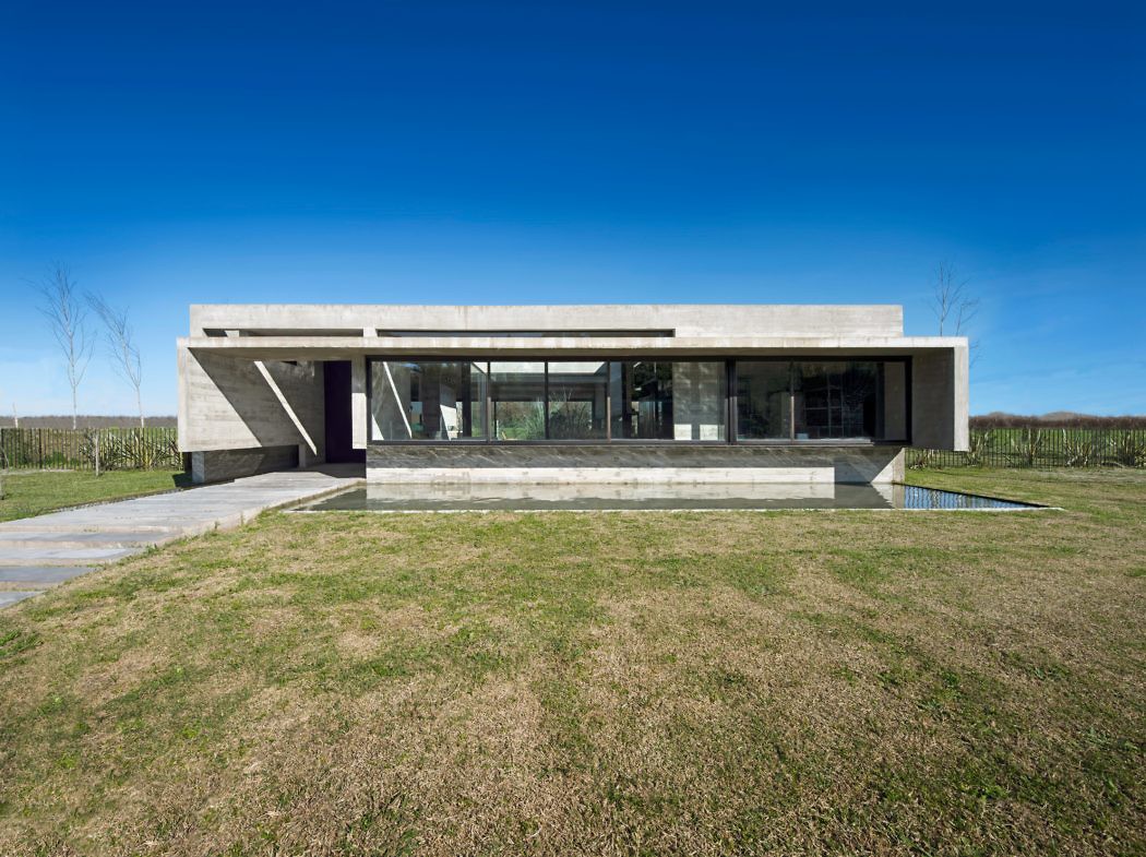 Casa Mach by Luciano Kruk Arquitectos - 1