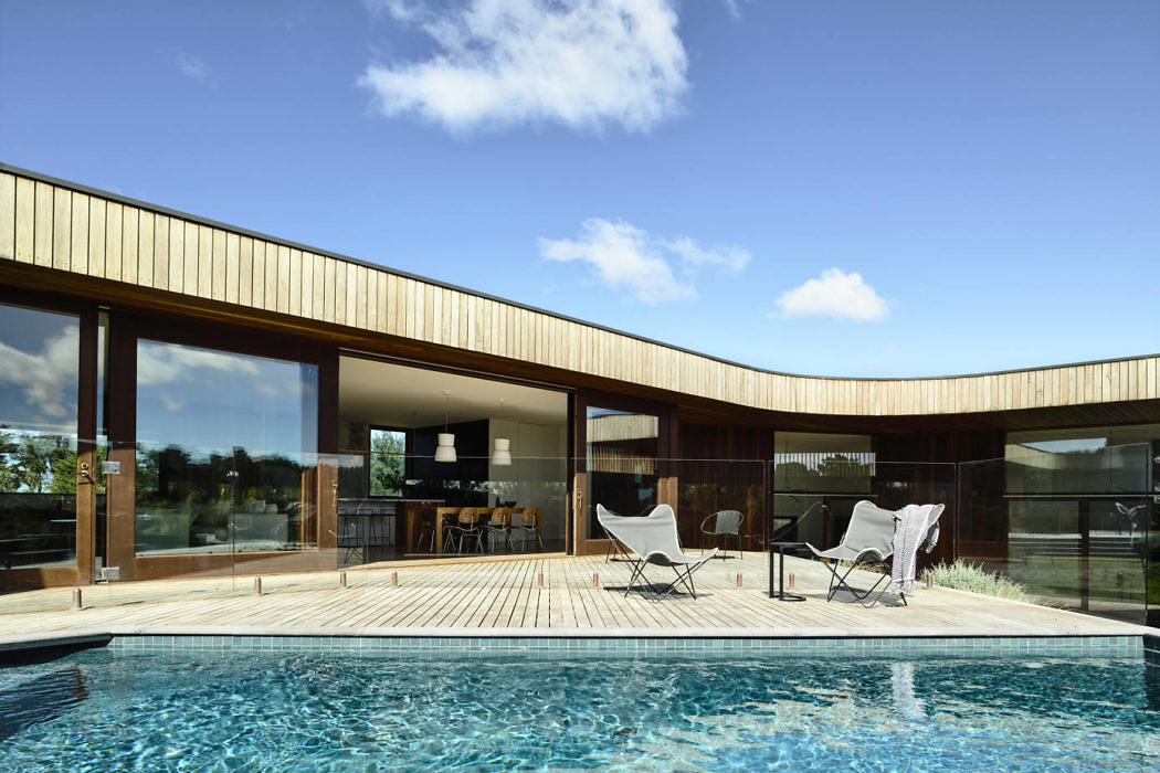 Beach Courtyard House by Auhaus Architecture