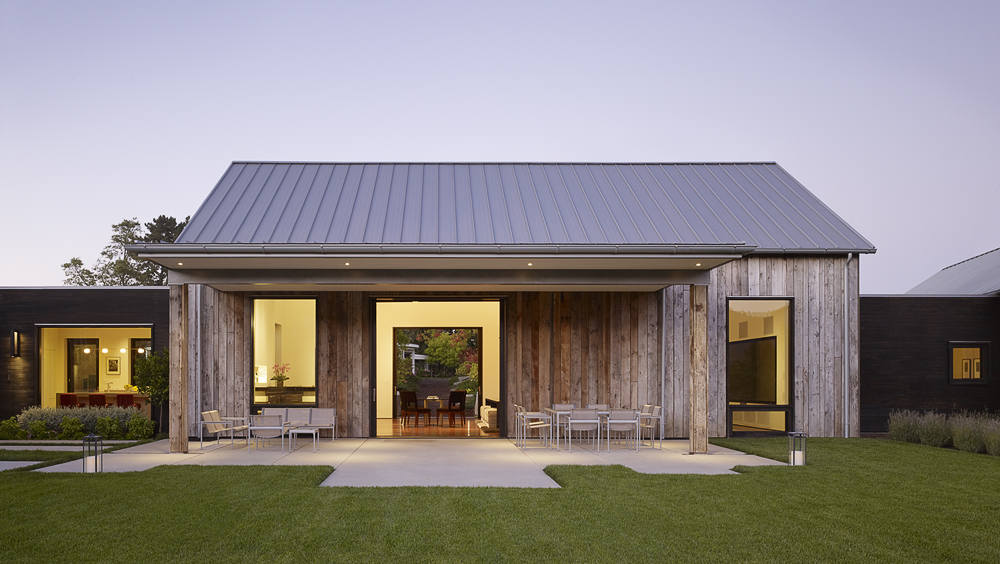 Portola Valley Barn by Walker Warner Architects | HomeAdore