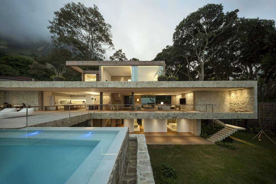 AL House by Arthur Casas