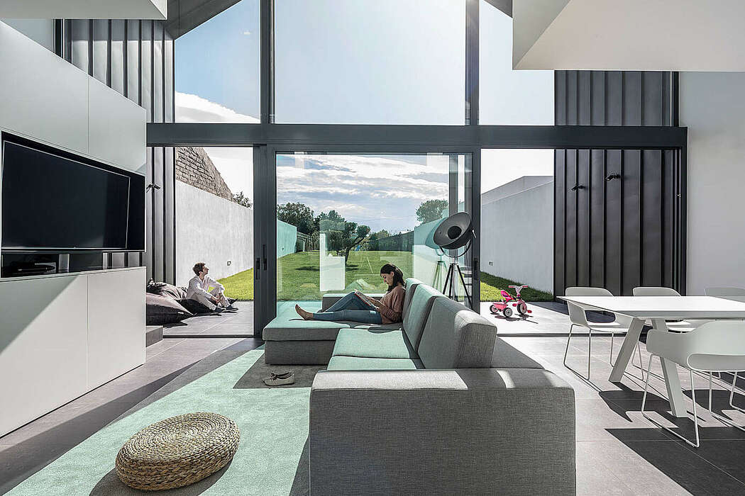 Arch House by FRARI