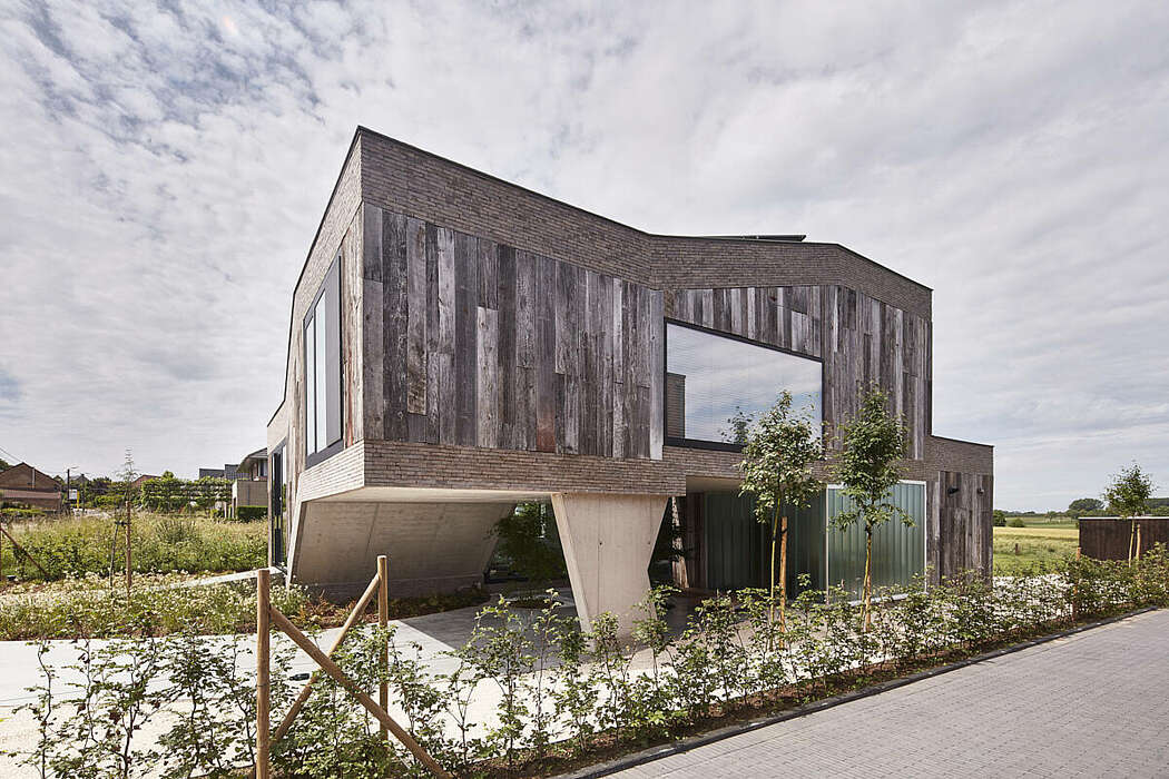 House Battlefield by Guerrilla Office Architects