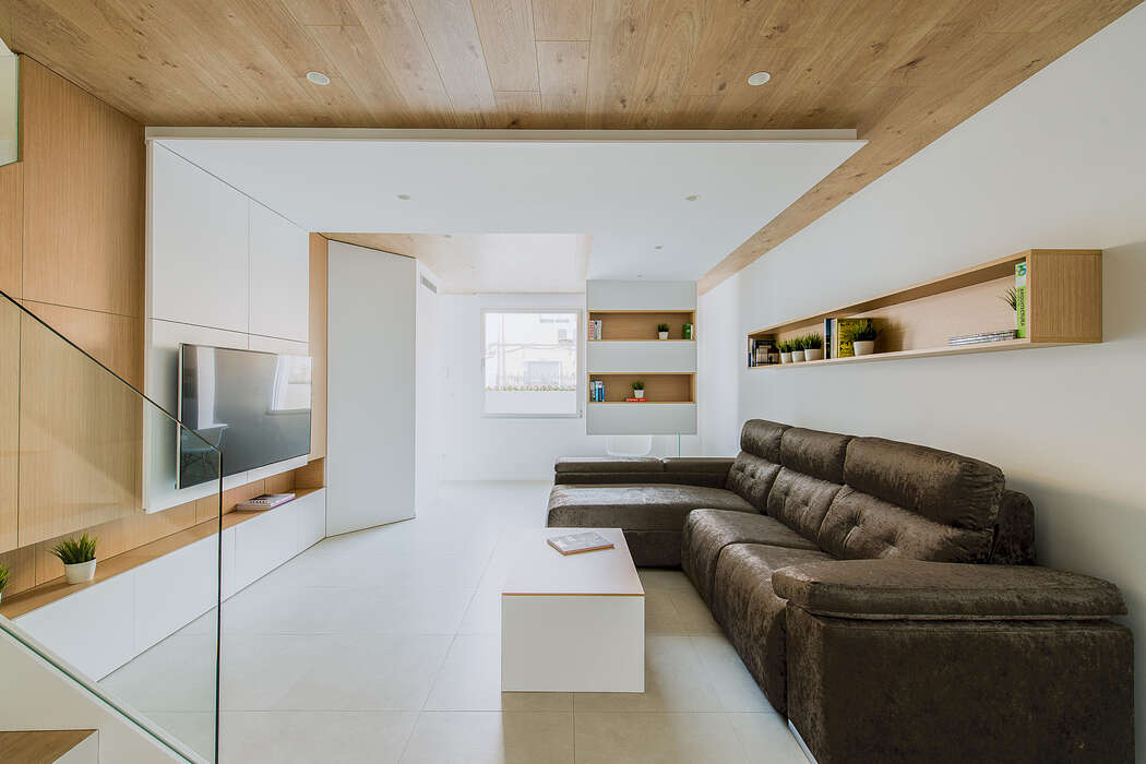 Refurbishment for Cristina & Juan Carlos by Pablo Muñoz Payá Arquitectos