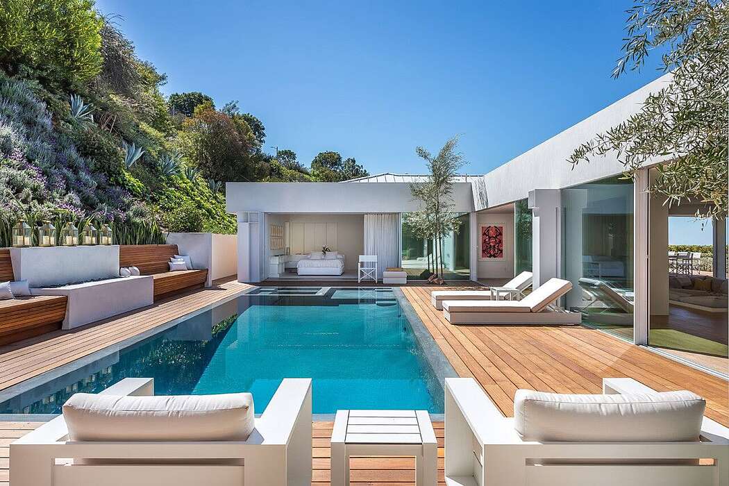Hill Crest Home by Studio Jhoiey