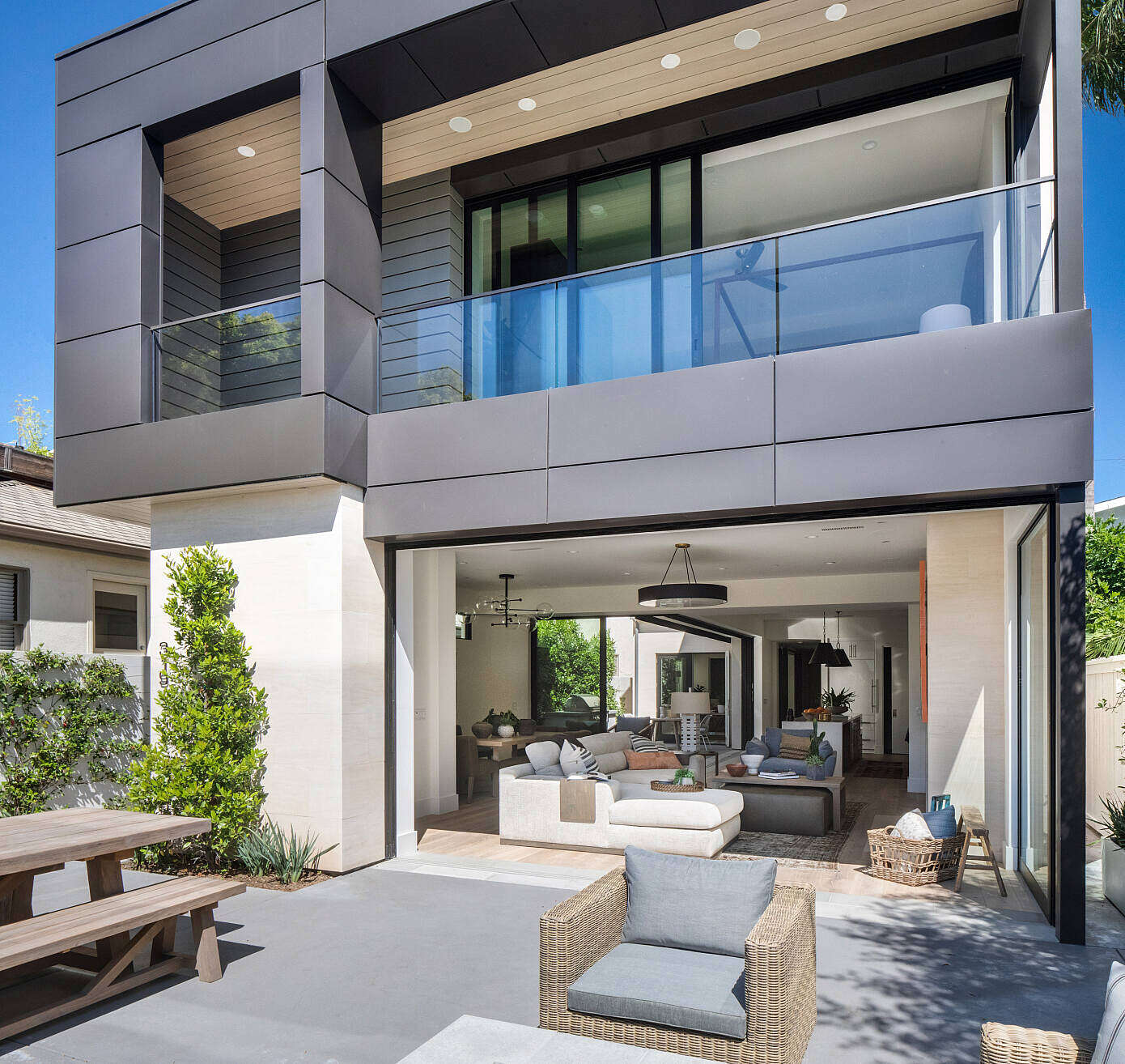 003housenewportbeachpattersoncustomhomes HomeAdore