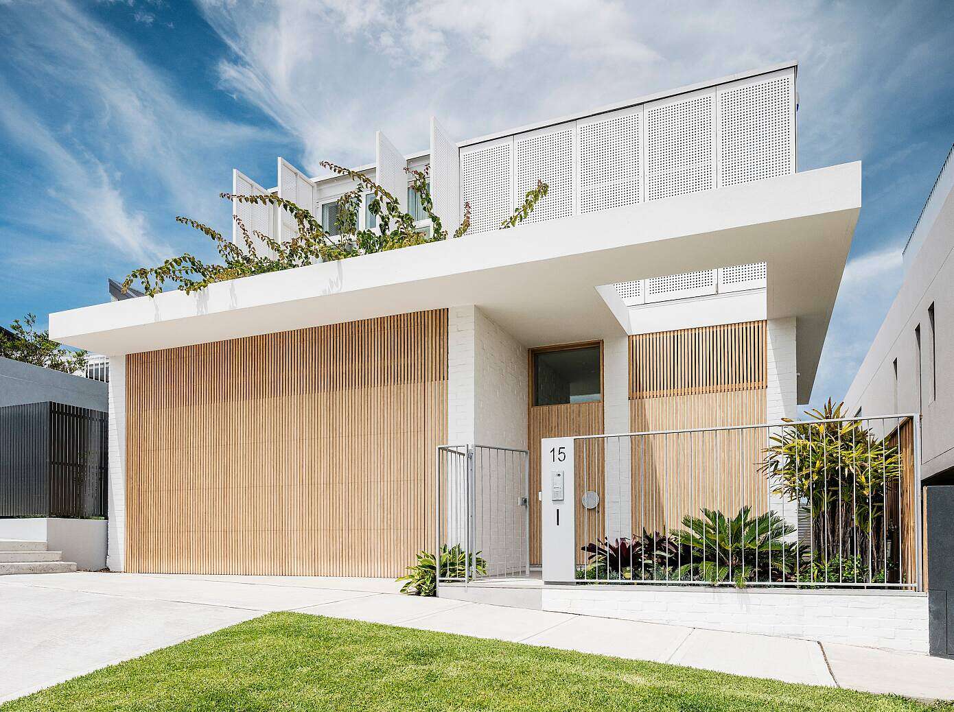 Coogee House By Madeleine Blanchfield Architects | HomeAdore