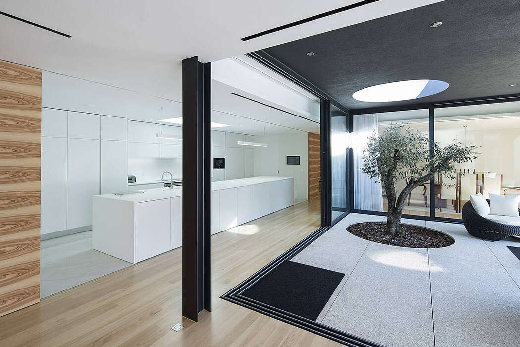 MC House by Henrique Soares Pinheiro