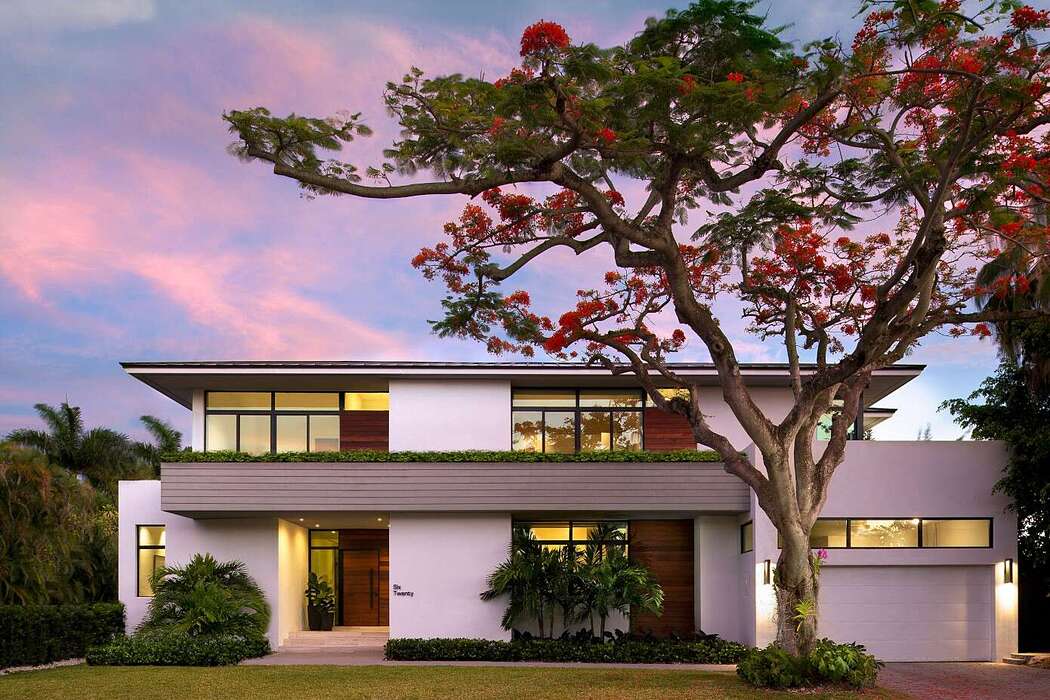 Villanueva Residence by Preschel Bassan Studio
