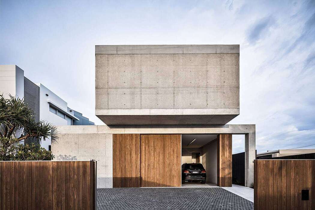 Mermaid Beach Residence by B.E Architecture