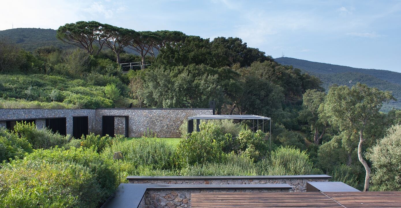 Villa in Monte Argentario by Lazzarini Pickering Architetti