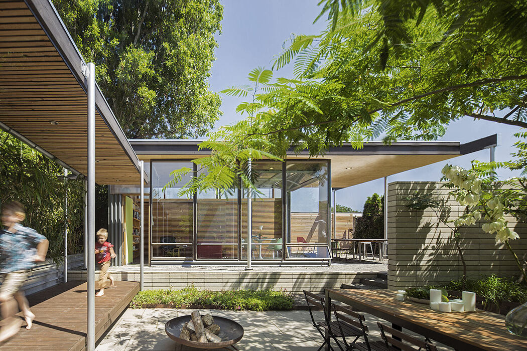 Grasshopper Courtyard Studio by Wittman Estes
